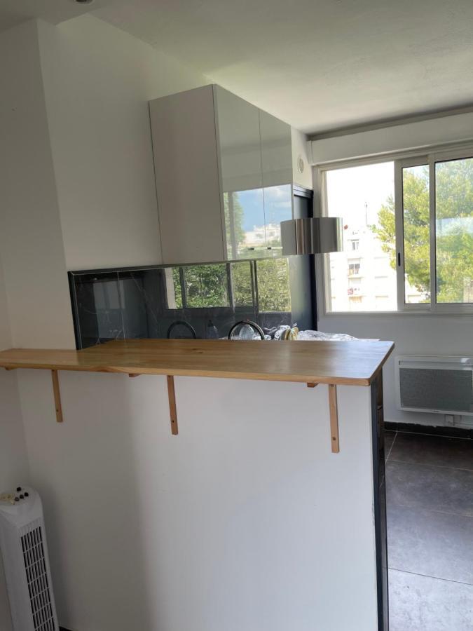 Magnifique T3 Quartier Pres D'arenes Tram Au Pied De L'immeuble Apartamento